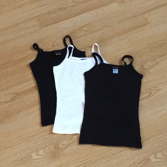 Hanes Tops - ❌SOLD❌☀️Bundle of Tanks